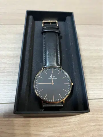 다니엘 웰링턴 DW00100101 블랙 가죽 시계