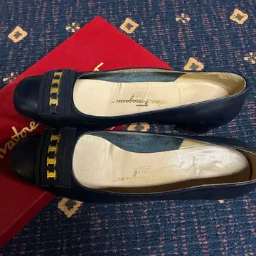 Ferragamo 네이비 리본 포함 플랫슈즈 6.5