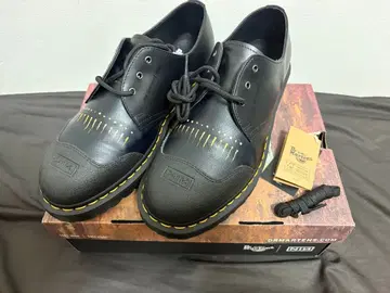 나인 인치 네일즈 x 닥터마틴 1461