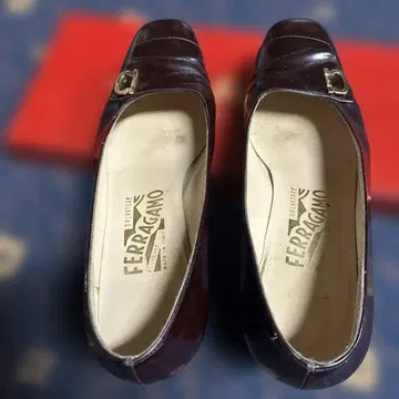 FERRAGAMO 다크 브라운 펌프스 사이즈 6