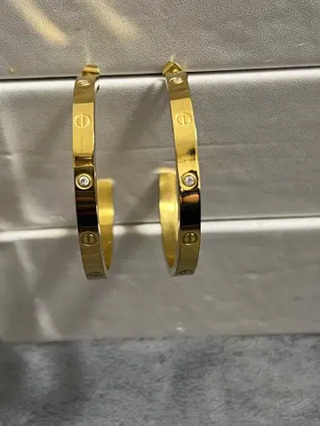 골드 후프 귀걸이 스톤 포함 FASHION