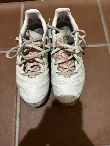 Puma 축구화 화이트 사용감 있음