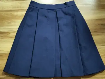 할인 미사용 불걸 네이비 플레어 스커트 플리츠풍 안나 몰리나리