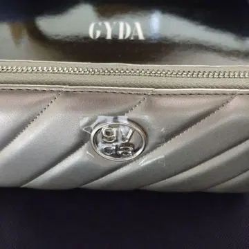 GYDA 실버 퀼팅 장지갑