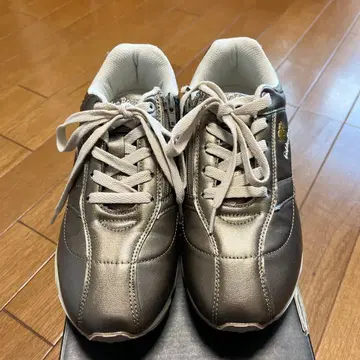 Golden Bear 골드 스니커즈