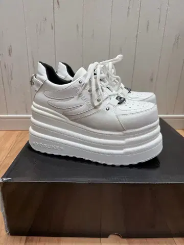 요스케 통굽 스니커즈 23cm