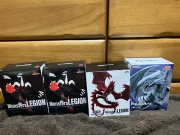 레드 데몬즈 드래곤, 푸른 눈의 백룡, 오시리스의 천공룡