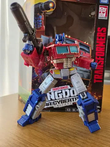 트랜스포머 킹덤 KD-19 옵티머스 프라임