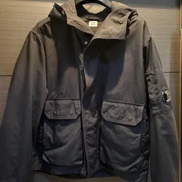 C.P. COMPANY 후드 부착 블랙 자켓
