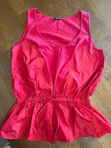 질샌더 네이비 빨간색 슬리브리스 상의