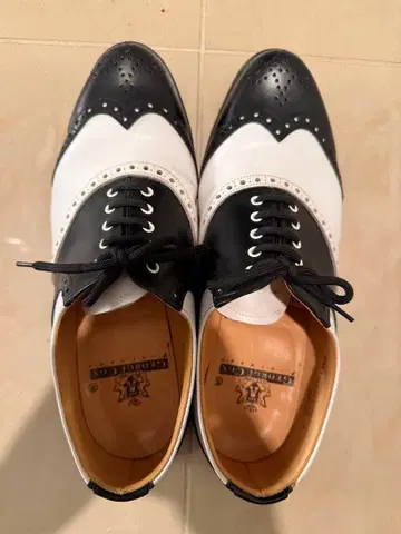 GEORGE COX 가죽 윙 칩 옥스퍼드 신발 사이즈 9