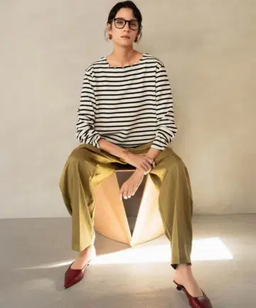 엘프랭크 스트라이프 스캘럽 넥 긴팔 T셔츠 티셔츠