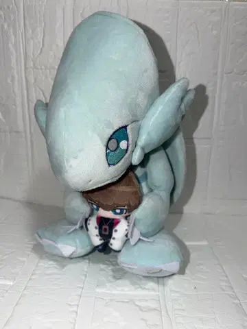 유희왕 안고 다니는 봉제 인형 푸른 눈의 백룡