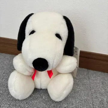 스누피 봉제 인형 빨간색 리본 포함