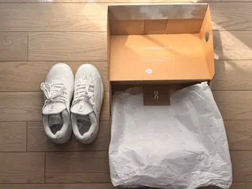 [ On ] 여성용 스니커즈 'THE ROGER Advantage'