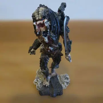 프레데터 피규어