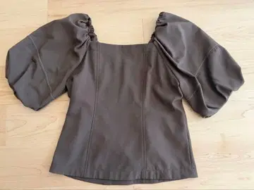 LAGNAMOON 백리본 볼륨 슬리브 블라우스 모카