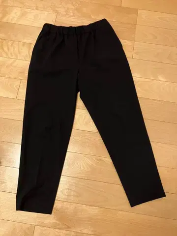 미즈이로 인드 센터 프레스 스트레이트 팬츠