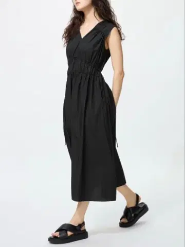 [ 새상품 미사용품 ] 유니클로 UNIQLO 코튼 개더 원피스 M 블랙