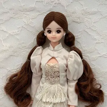 2024년판 버스데이 모델 제니 (버스데이 드레스 포함)