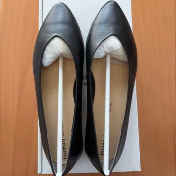 츠모리 치사토 워크 블랙 플랫슈즈