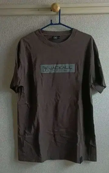 쟈칼 인기 상품 XL 로고 티셔츠 브라운 옷장 속 미니멀리스트 정리 물품