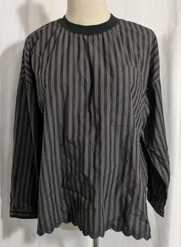 SUPER HAKKA 리브넥 스트라이프 블라우스 밑단 스캘럽 자수