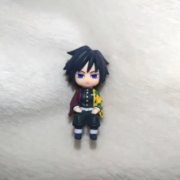 앉은 귀멸의 칼날 토미오카 기유