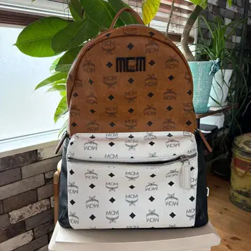 MCM 로고 프린트 백팩 M 사이즈
