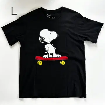 새상품급 L KAWS UNIQLO 피넛 SNOOPY 티셔츠