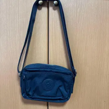 Kipling 네이비 숄더백