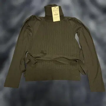 [택 포함 미사용 새상품] ZARA 블랙 컬러 리브 터틀넥 스웨터 M