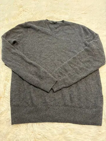 [ 새상품급 ] 유니클로 캐시미어 100% V넥 니트 스웨터 M