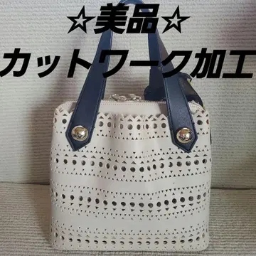 새상품급 천연 가죽 컷워크 가공 토트백 베이지 블랙.