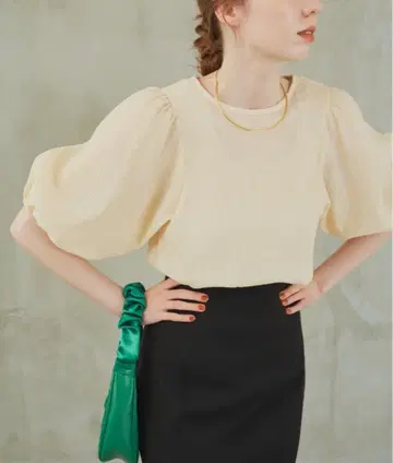 hinari 퍼프 슬리브 셔링 블라우스