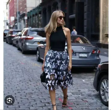 셀프 포트레이트 꽃무늬 레이스 플레어 스커트 UK8