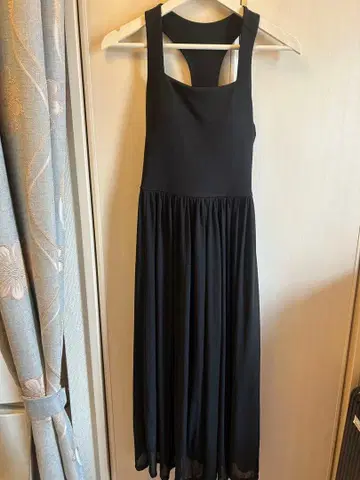 슬리브리스 롱 원피스 블랙 수선 있음