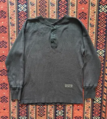 Glad Hand 긴팔 헨리넥 페인트 가공