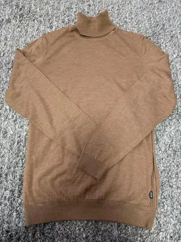 HUGO BOSS 터틀 얇은 소재 스웨터 사이즈 L