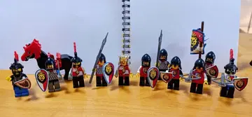 LEGO 미니 피규어 성 시리즈 11체 + 말 1마리 세트