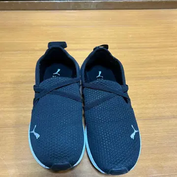 PUMA 블랙 SOFTFOAM 스니커즈