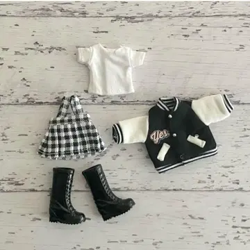 옷 갈아입기 바비 인형 백참용 T셔츠, 스커트, 부츠, 바시티 자켓