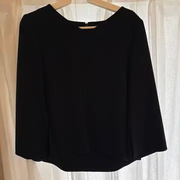 데미룩스 빔즈 트리아세 상의 V 옷깃 네이비