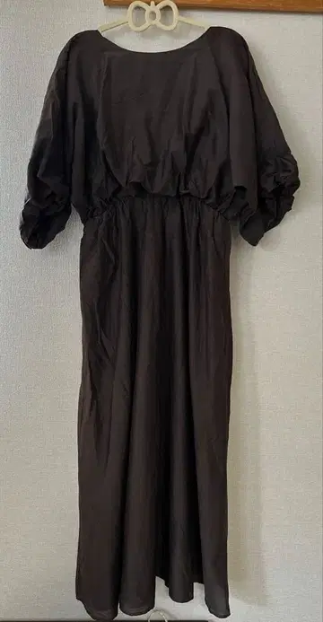 다크 브라운 벌룬 슬리브 롱 원피스