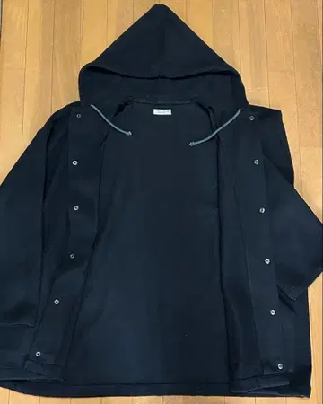 Backers 후드 부착 블랙 코트