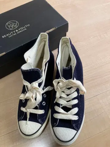 유나이티드 애로우즈 BEAUTY & YOUTH 네이비 하이컷 스니커즈