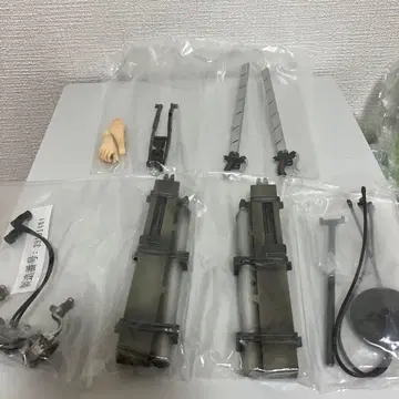 진격의 거인 입체기동 장비 피규어
