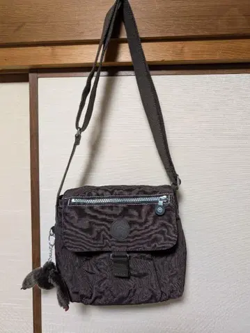 키플링 숄더백 다크 브라운 나일론