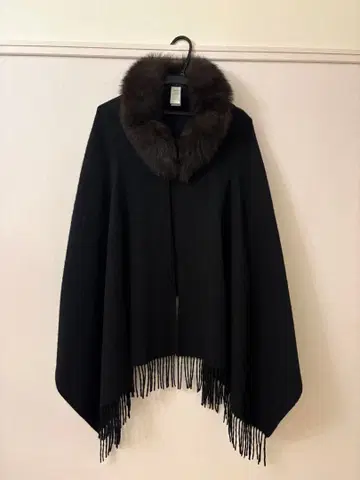 UNITED ARROWS 블랙 퍼 케이프