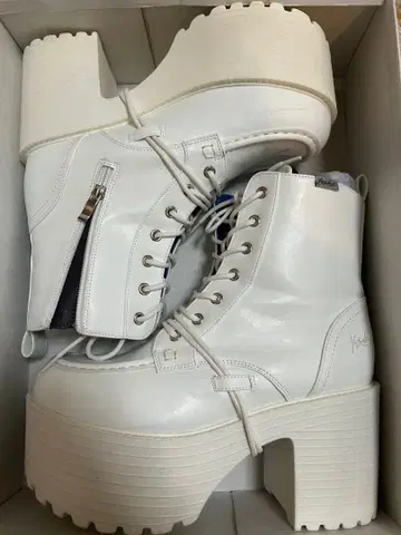 YOSUKE 요스케 통굽 레이스업 부츠